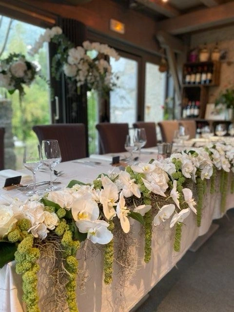 Mur de roses éphémère mariage Tarentaise — Maison Maucci paysagiste