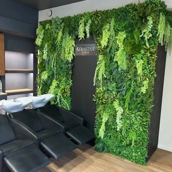 Mur végétal intérieur sur mesure salon Moûtiers — Maison Maucci Savoie